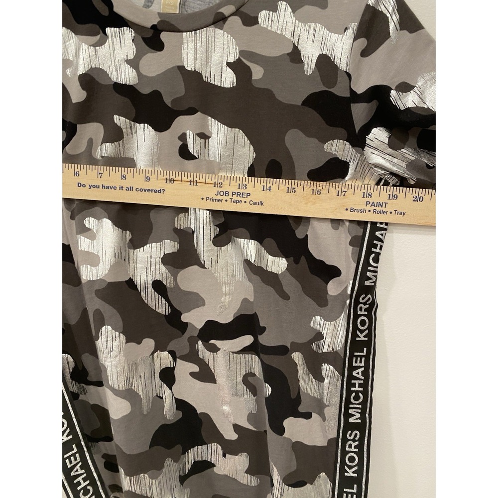 Michael Kors Womens T-Shirt P/S Black Silver Camo Foilโ Logo Tee Top Street Glam - Picture 6 of 11